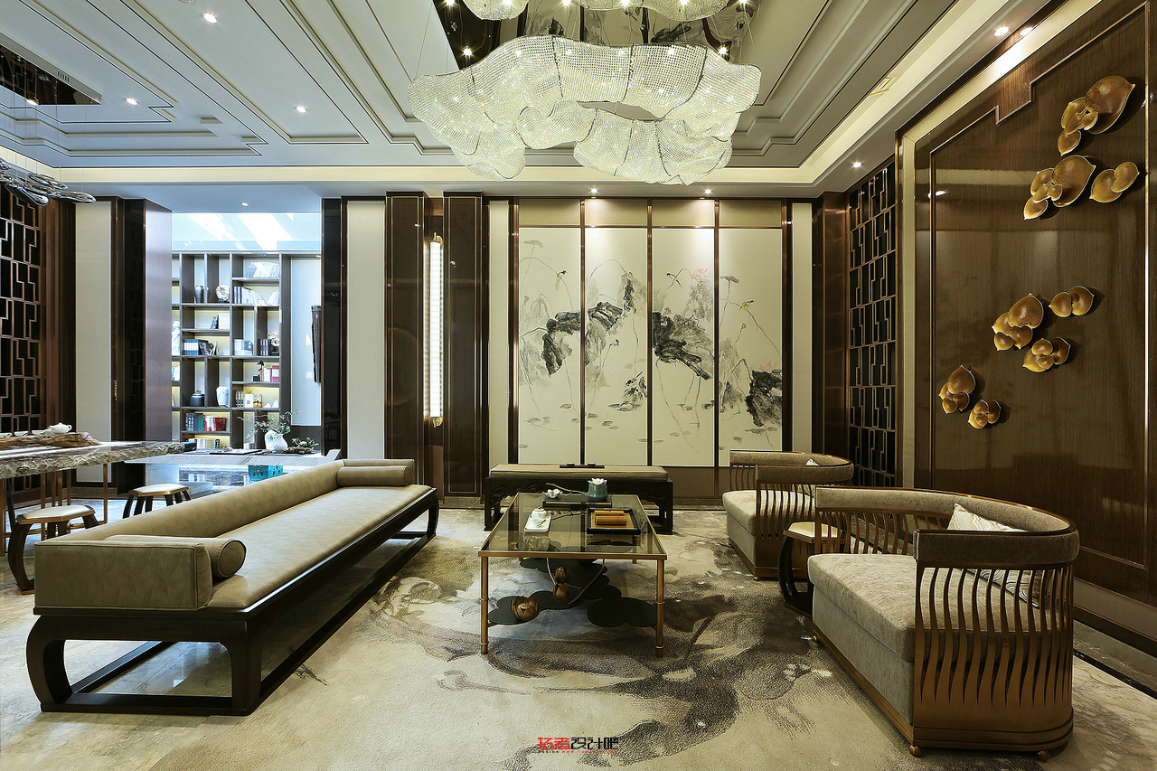 安适的原木色系贯穿客厅主题，元素的交融中展现出新中式风格的魅力。