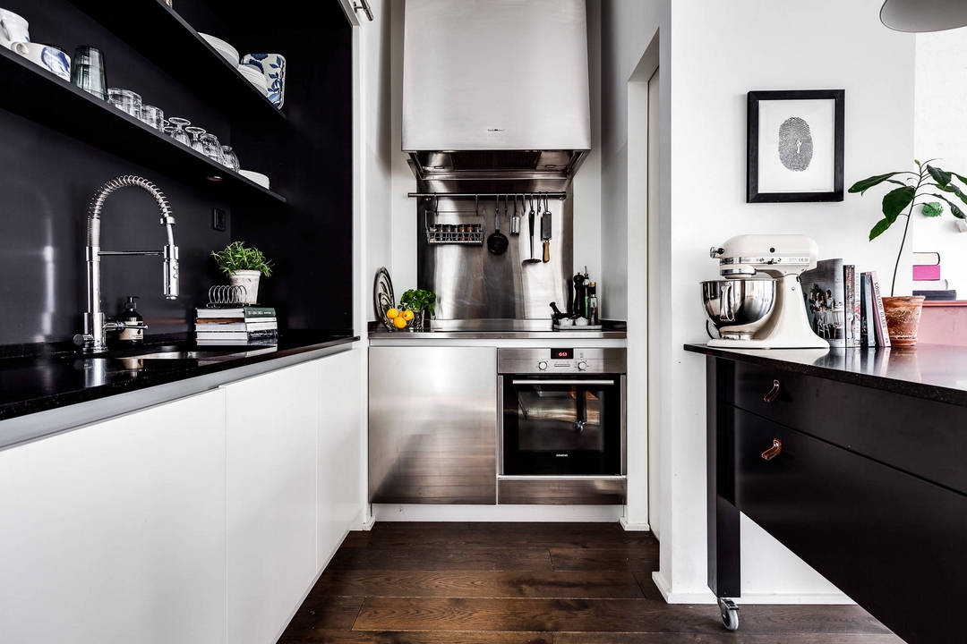 厨房以黑白配色为主，表达出冲突却不违和的空间美学，诠释出工业怀旧氛围。