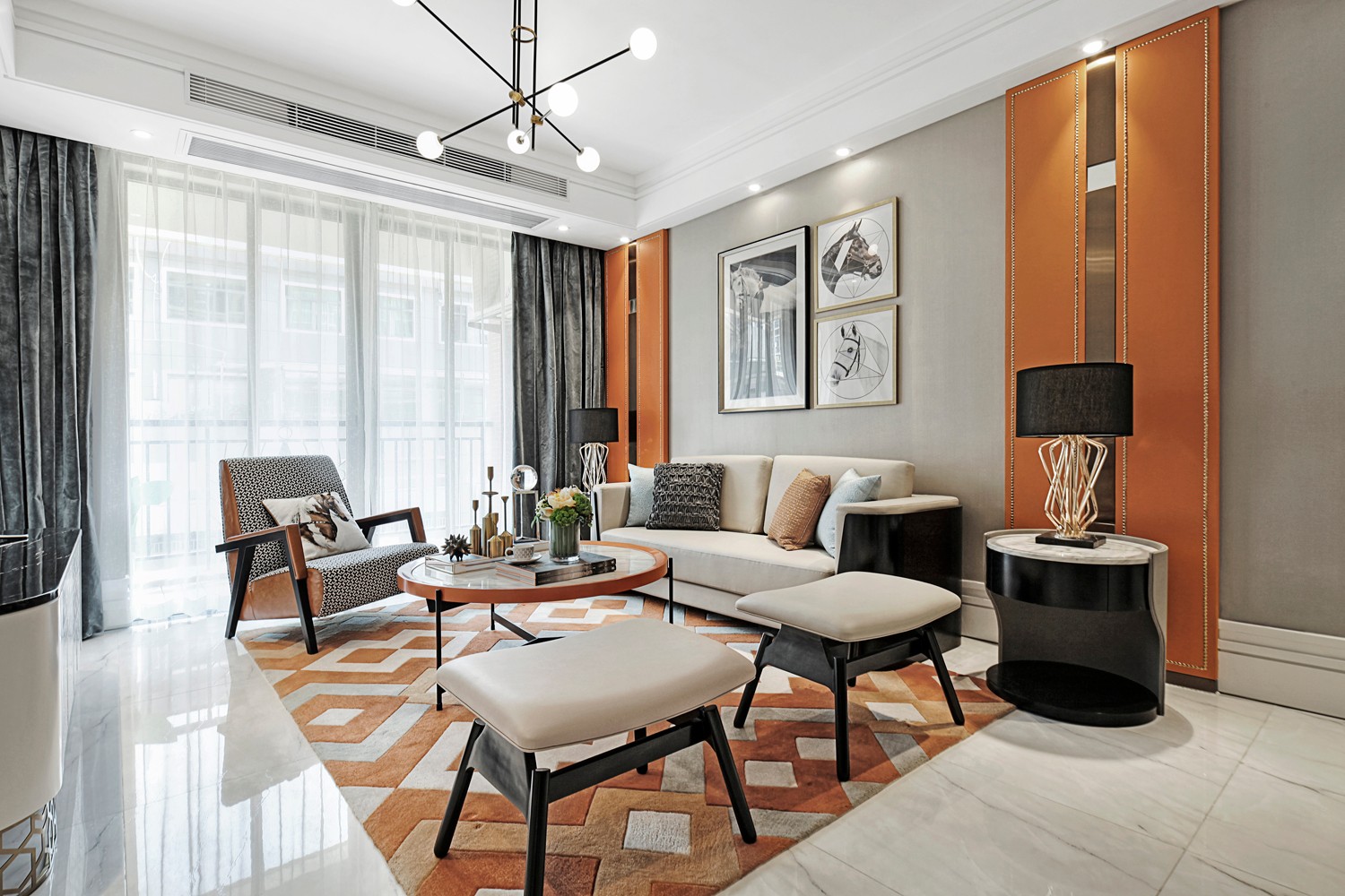 客厅设计将轻奢生活美学表现得淋漓尽致，爱马仕橙展现出休闲与浪漫。