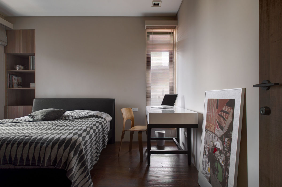 简约的背景墙与精致的床品搭配，在素色空间下，带来一个精致现代的优雅视觉。