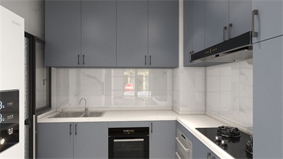 厨房橱柜采用蓝色打造，配上白色大理石材质工作台，颜色过渡自然融洽。