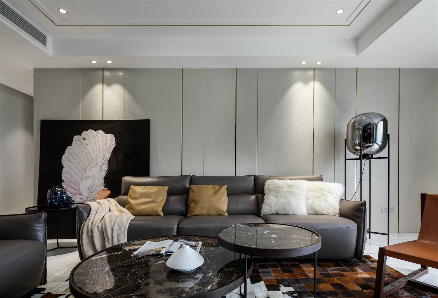 客厅整体干净敞亮，现代软装融入空间，增加了层次感，体现出业主对高品质生活的追求。