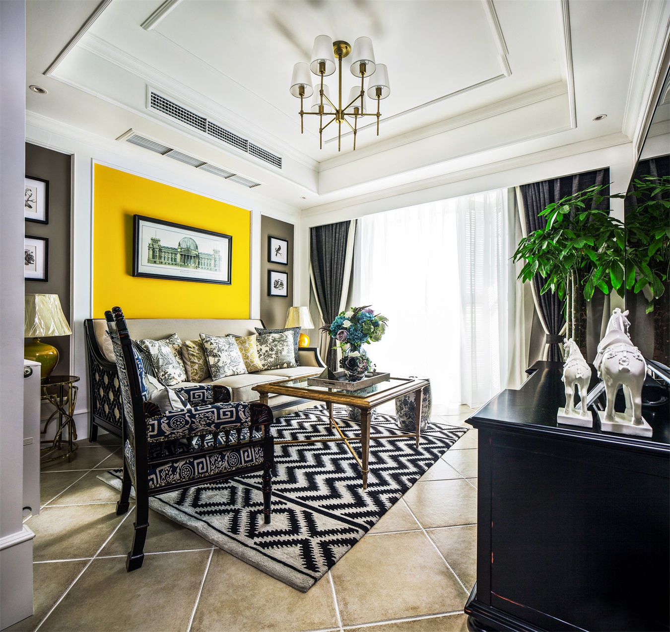 客厅冷暖颜色碰撞，色感精致华丽，细腿茶几成为家具亮点，为空间带来一份优雅。