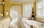 卫浴间黄色色彩填充了整个空间，带来轻松的氛围，优雅不失稳重。