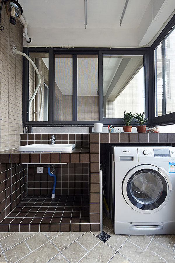 爱空间定制搁台+洗衣机的组合模式成了受欢迎的选择，空间显得更加整齐与整洁。