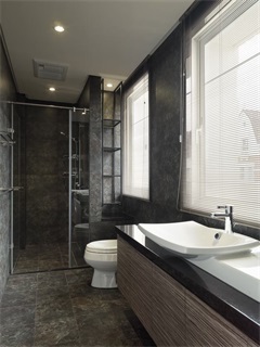 卫生间灰色的色调设计，让空间显得更加沉稳，局部采用了干湿分离设计。