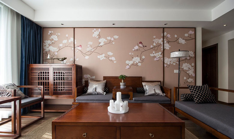 客厅背景墙吸睛，表现出中式的古朴大方，中式家具，给人优雅温馨的视觉感受。
