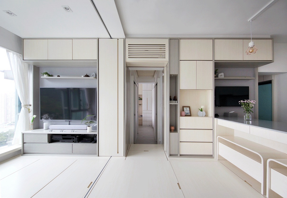 空间主要采用白色为主色，室内线条简单，装饰元素少，家具造型简约。