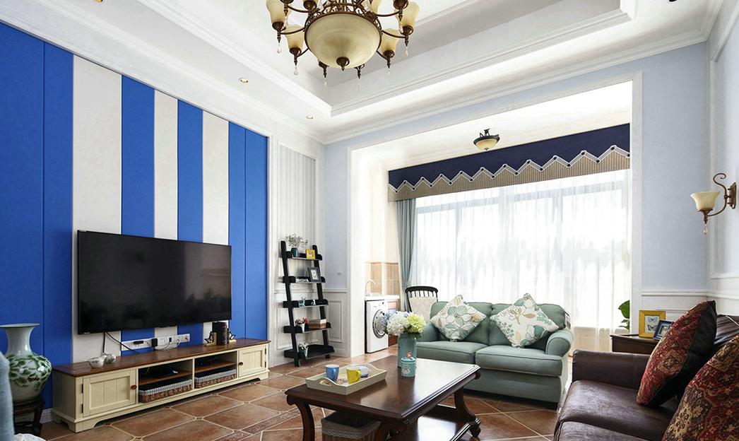 蓝白色墙面搭配深色家具设计，客厅空间一股自然纯朴的气息扑面而来。