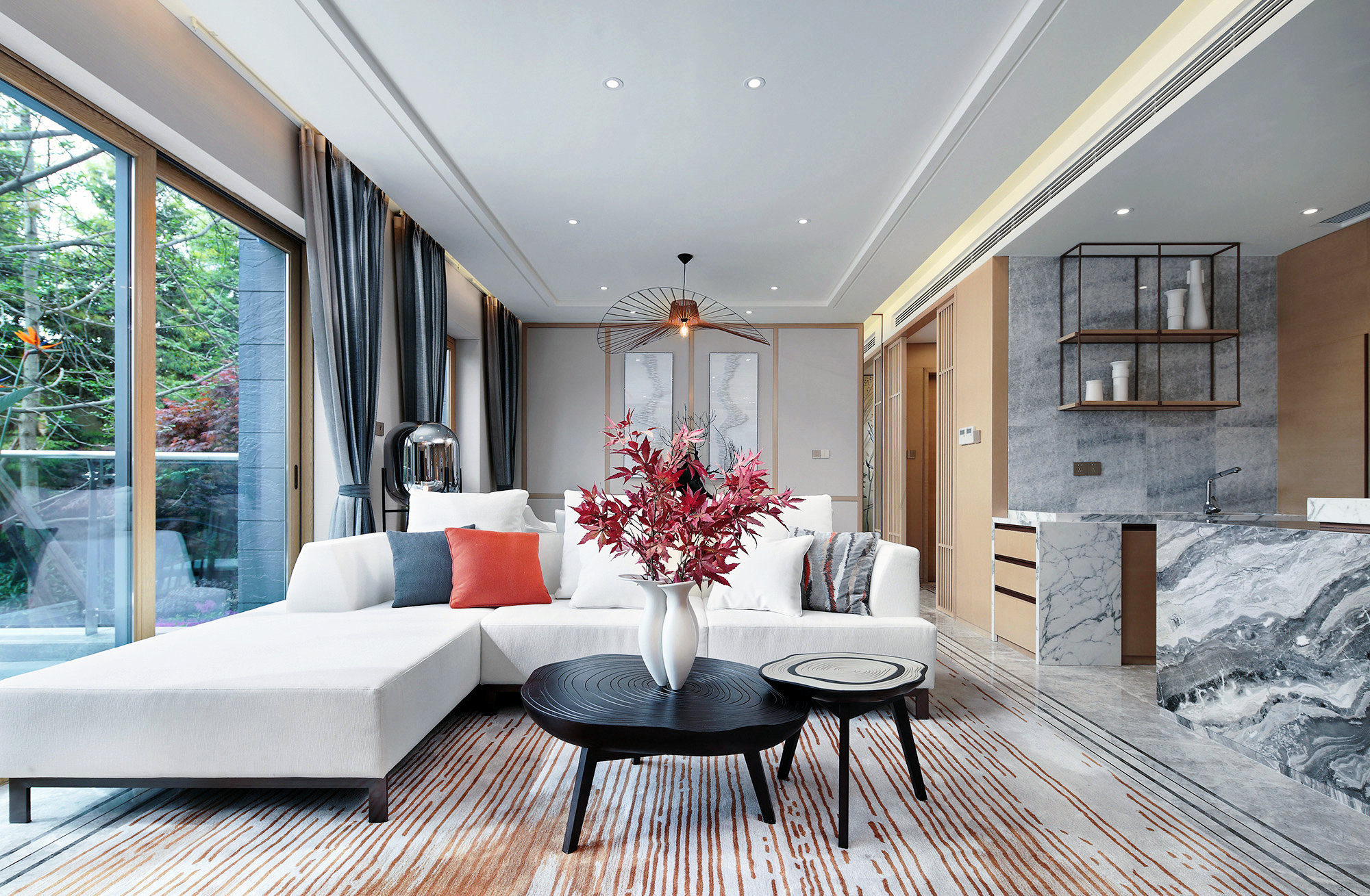 白色沙发自带质感气质，在高雅的客厅氛围中，释放出不张扬的静谧感。
