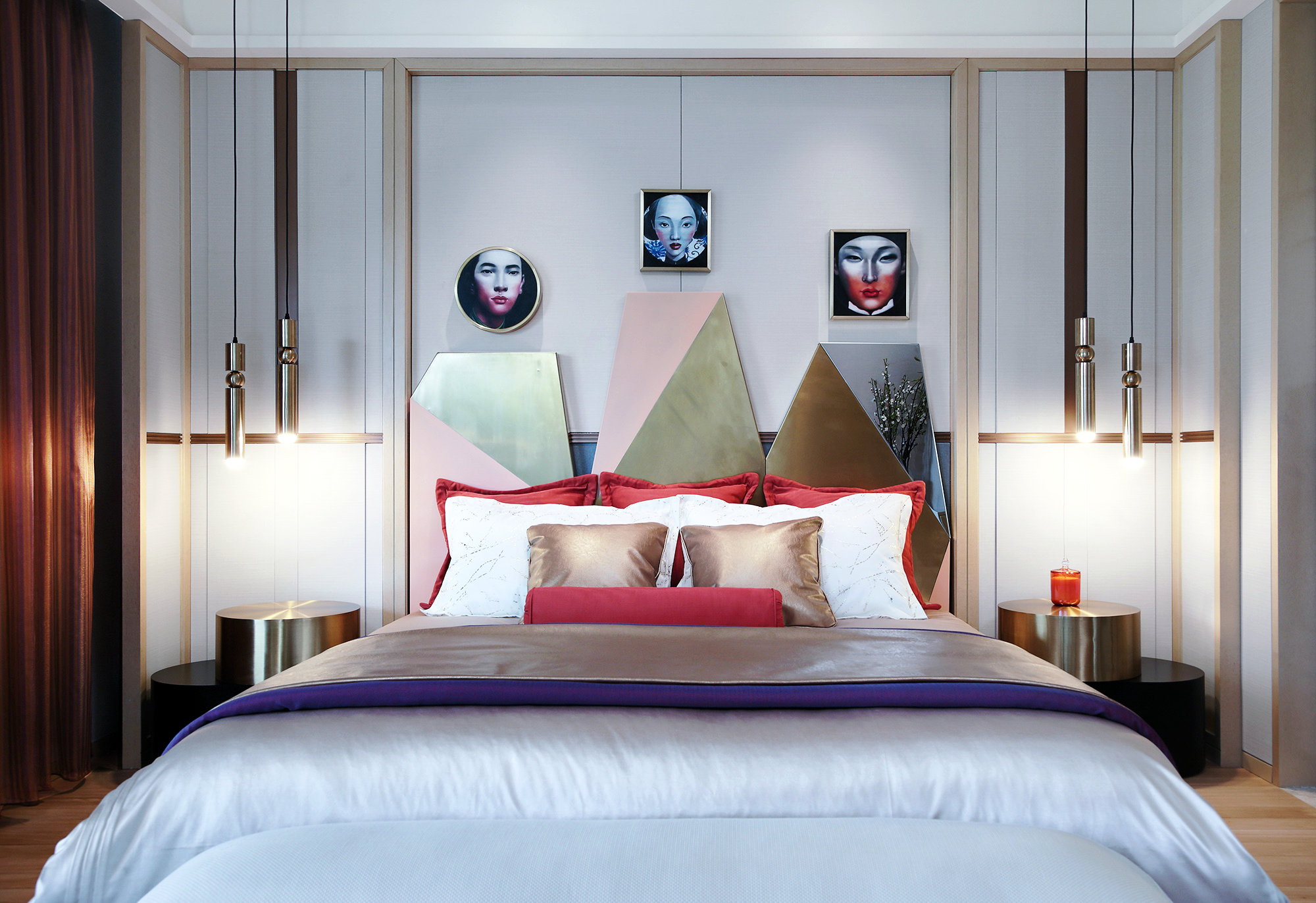 次卧墙面设计富有层次感，垂吊灯具带来时尚与舒适兼具的休憩体验。
