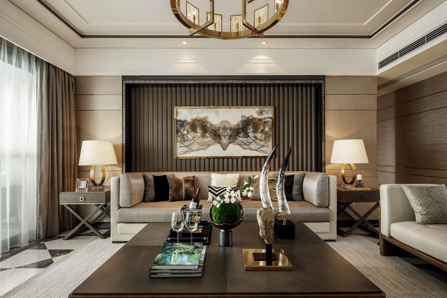 客厅大地色运用华丽典雅，古典韵味感十足，低明度高饱和度配色，欧式元素浓郁。