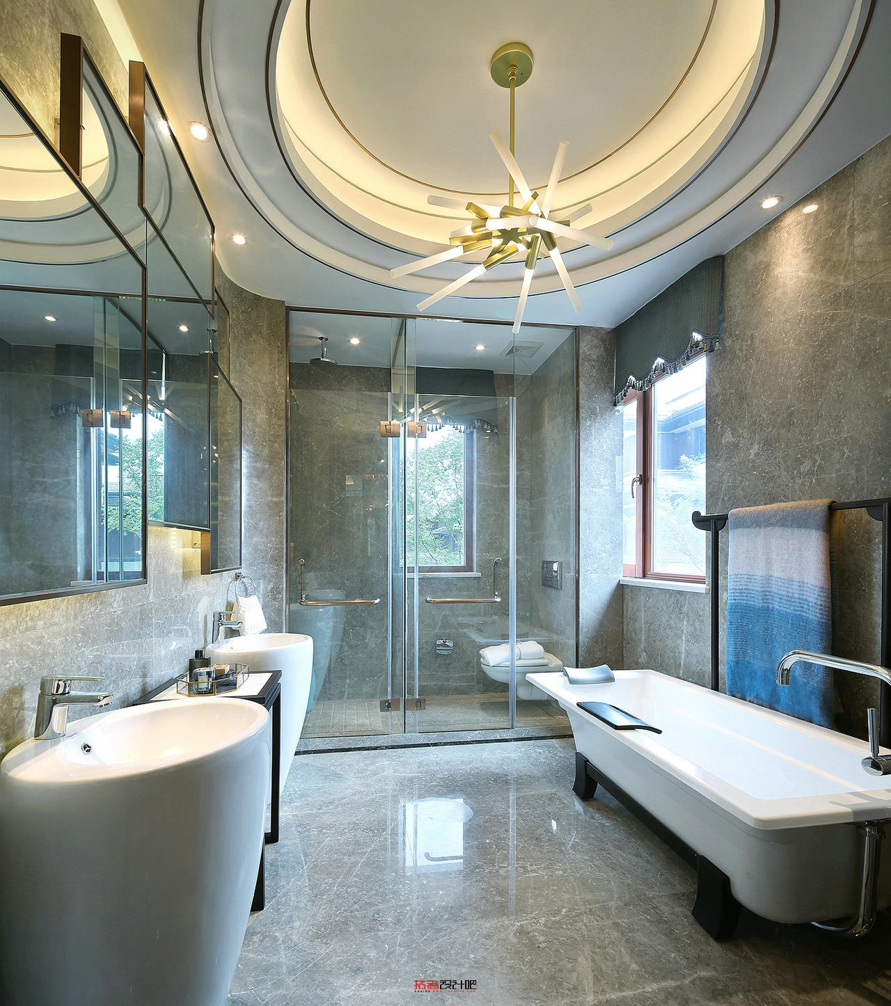 卫浴空间在光影的映照下，呈现出俊雅悠然的气息，给予业主者安闲自得的生活体验。
