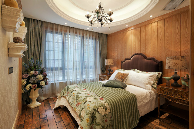 卧室沿袭客厅的装修风格，清风徐来，在清晨伸个懒腰就能嗅到田园的清爽味道。