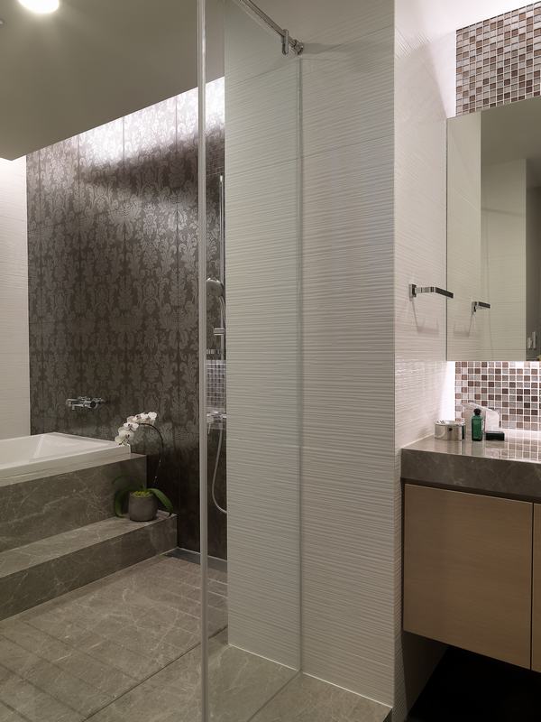 卫浴空间作为私密空间，以功能性和实用性为主，整体布置简洁温馨。
