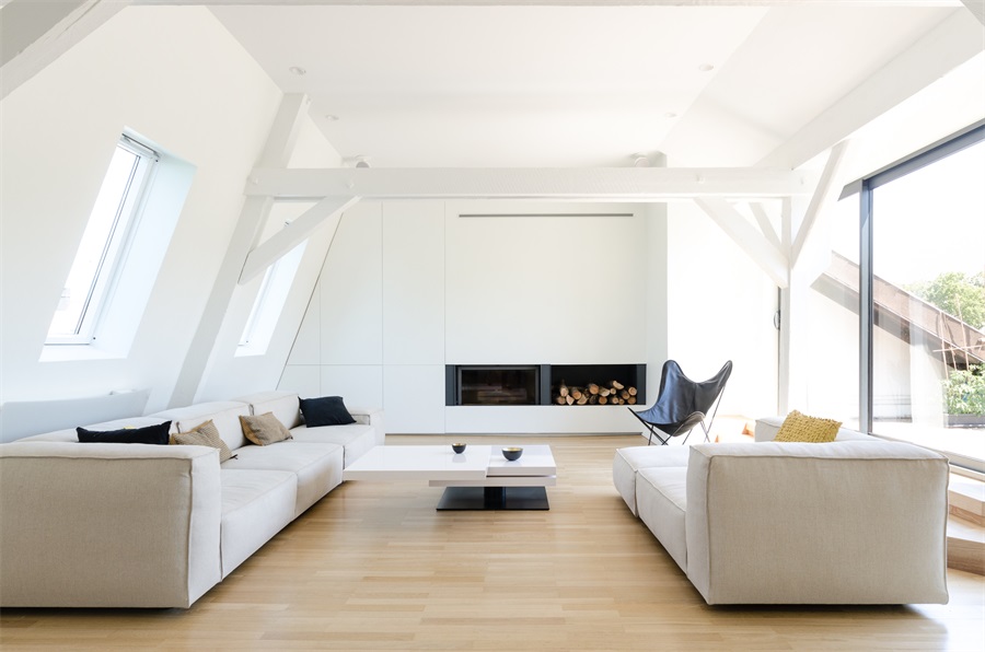 客厅使用白色设计实现舒适与便利，明亮舒适的环境，带给人视觉上的享受。
