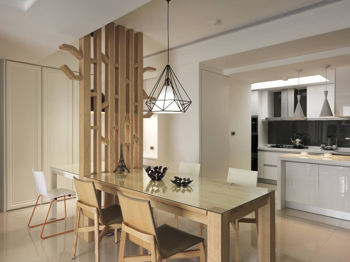 厨房餐厅一体化设计，餐后座椅的木质气息赋予了空间一种特别的日式之美。