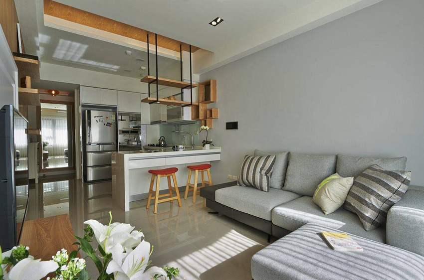 小平数的生活格局，采用日本小户型居所所常用的客厅、用餐和厨房，整合概念规划起居空间。