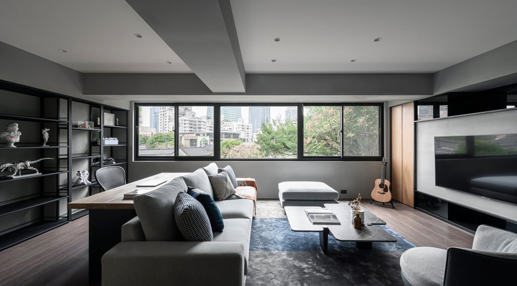 客厅以现代设计风格,配色以冷色调为主,彰显业主冷静的个性,整个空间