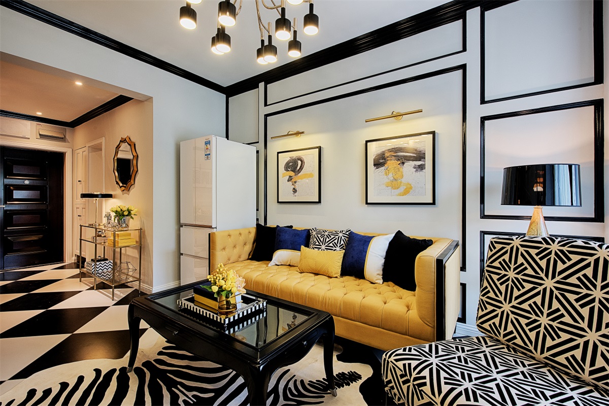 客厅艺术造型强烈的背景墙,搭配黄色皮质沙发,让这个房间充满文艺范