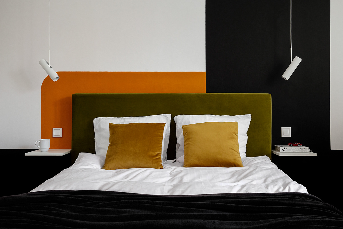 卧室配色独特，以色块为主体刚柔并济，营造出主卧空间的时尚之感。