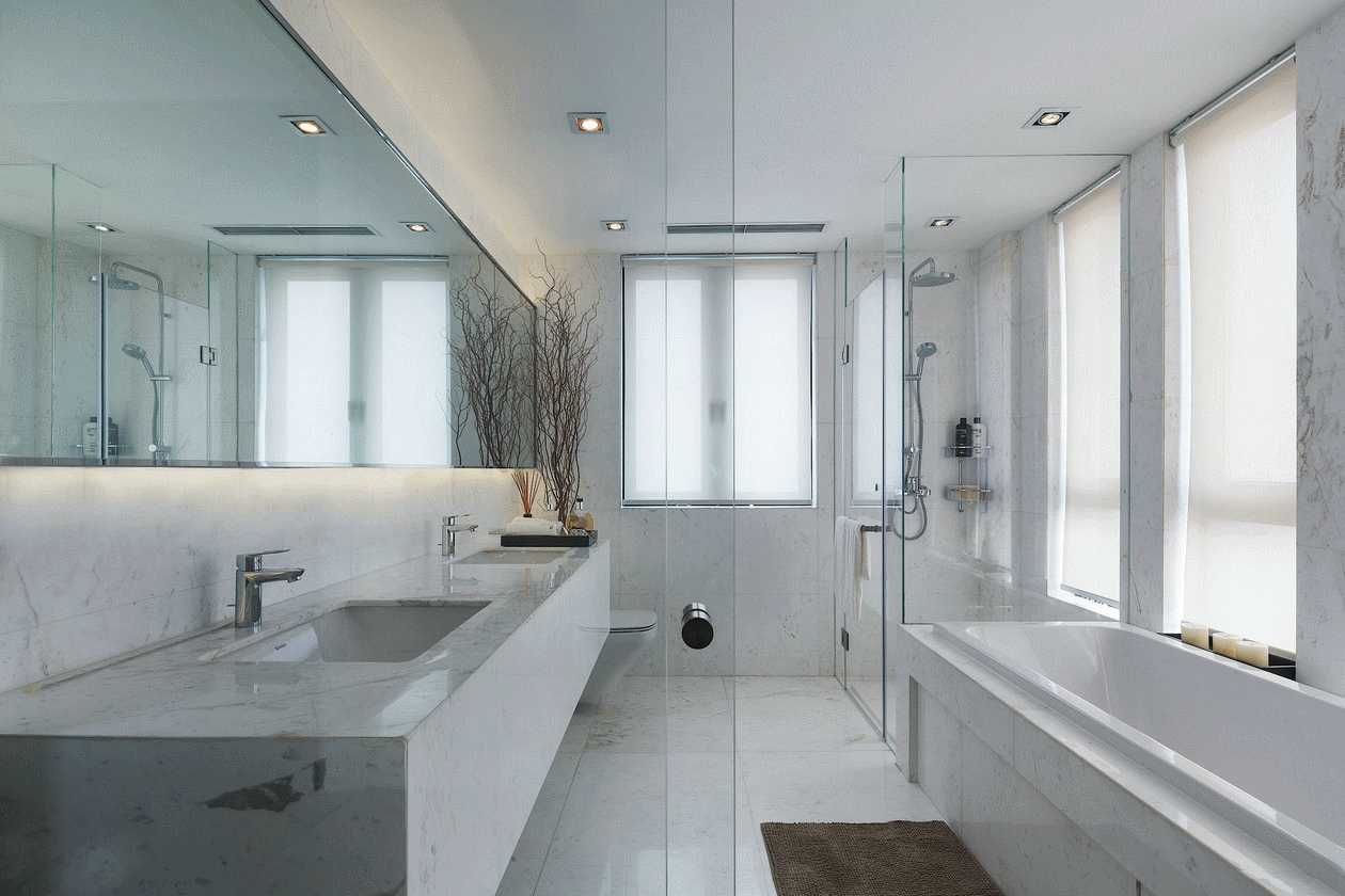 卫生间以白色为基调，玻璃巧妙打造干湿分离空间，营造出整洁有序的视觉观感。