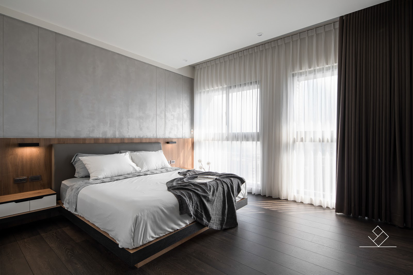 次卧采用无主灯设计，使空间变得更宽敞，美观而实用，让卧室空间更加舒适宜人。