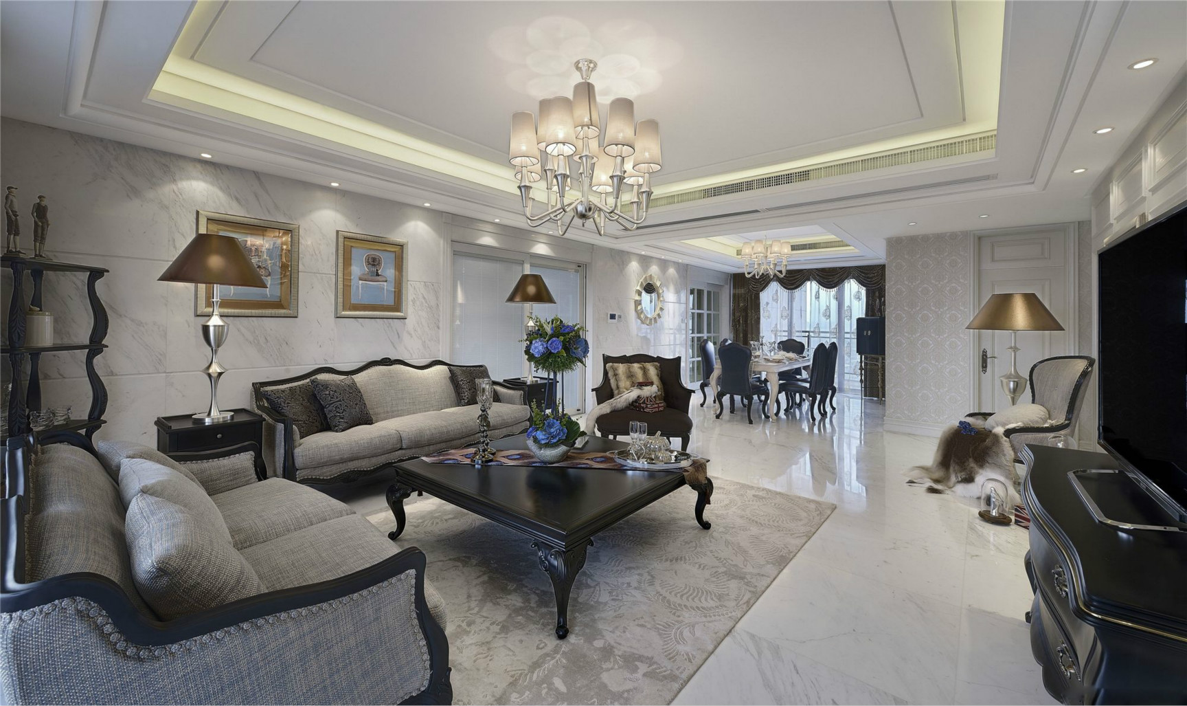 客厅，地板搭配简约顶面，一盏金铜色元素吊灯赋于轻奢质感