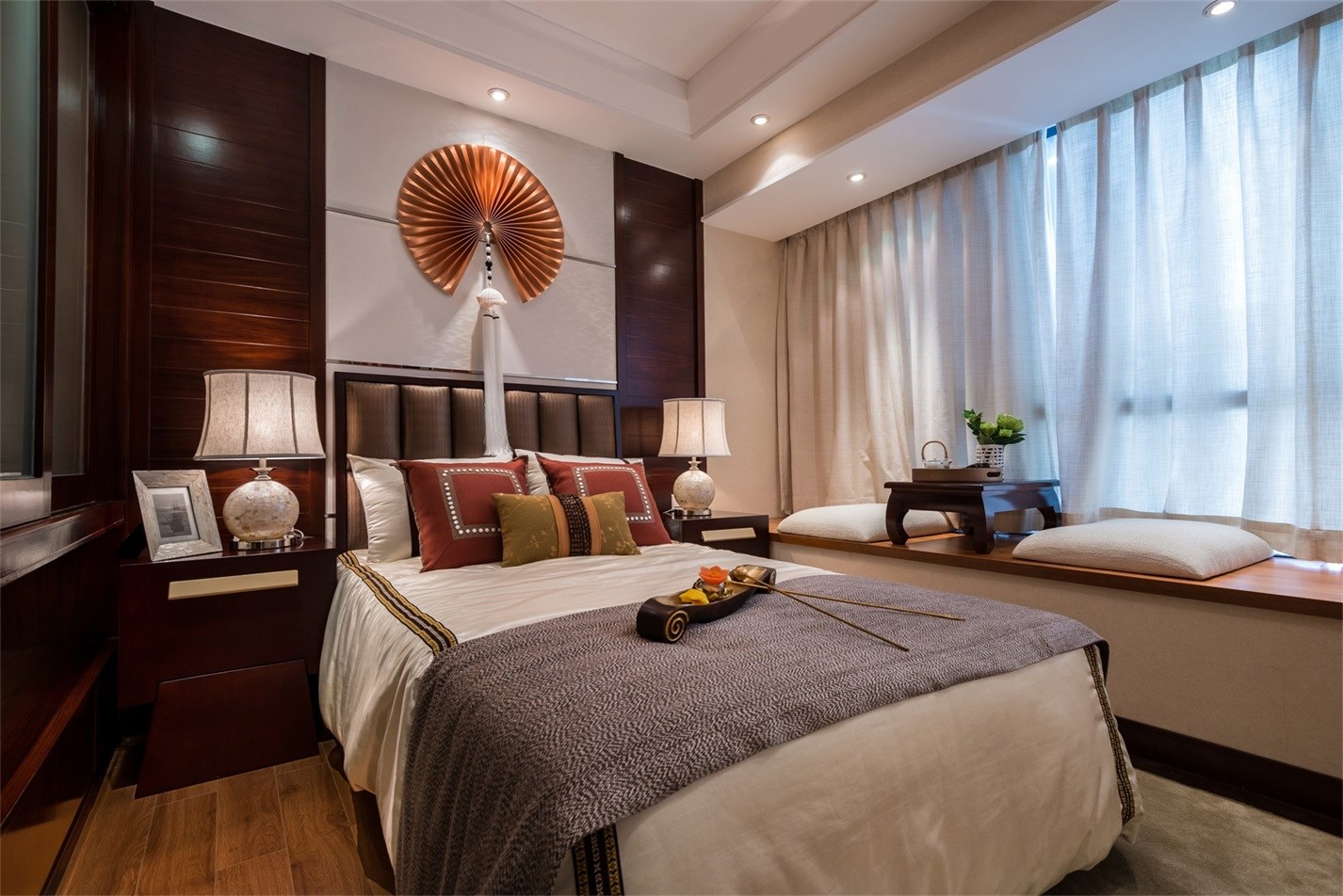 次卧清浅配色给人舒适、平和之，十分适合用在卧室等休息场所。