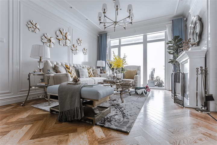 客厅整体采用灰色、白色色调渲染，营造出洁白无瑕的高级感欧式风。