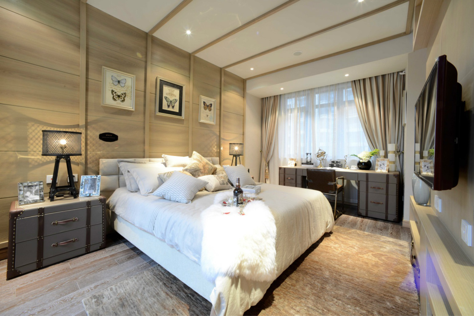 次卧室白色的床品，都能配搭出优雅的气质，提升了卧室的格调。