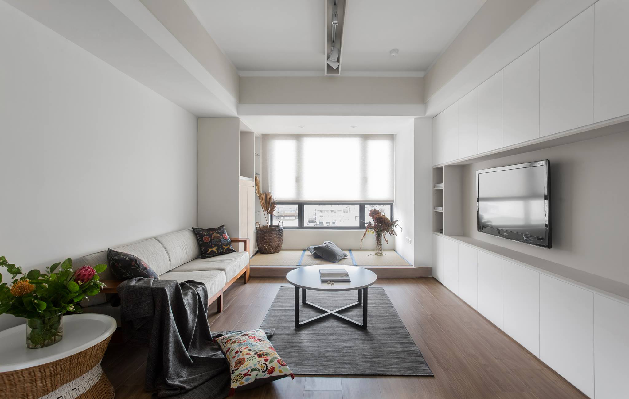 设计师为业主提供了一个拥有较多留白的客厅空间，家具放置之处，皆是焦点。