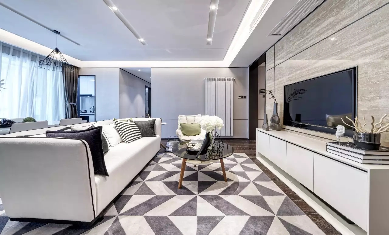 客厅中无论是家具、材质、配饰还是照明设计，都创造出丰富的审美层次。
