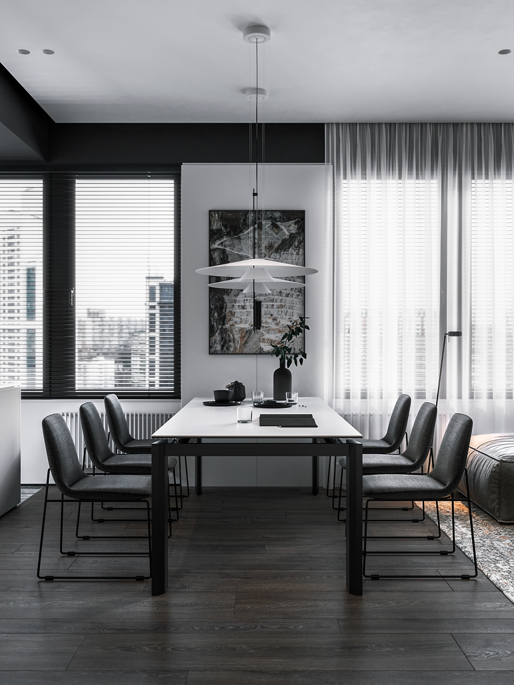 细腿餐椅塑造出精致感与有序感，黑白色搭配将得整个空间呈现的时尚而宁静。