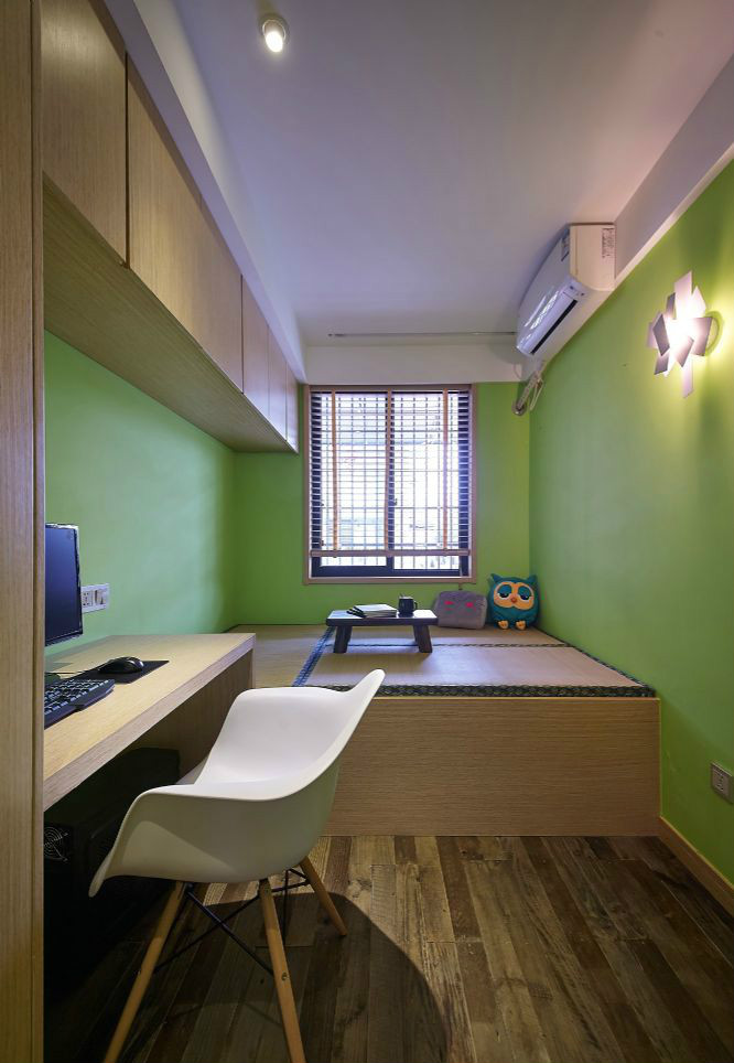 书房使用绿色与木质色调碰撞，榻榻米提升了利用率，增加了空间层次感。