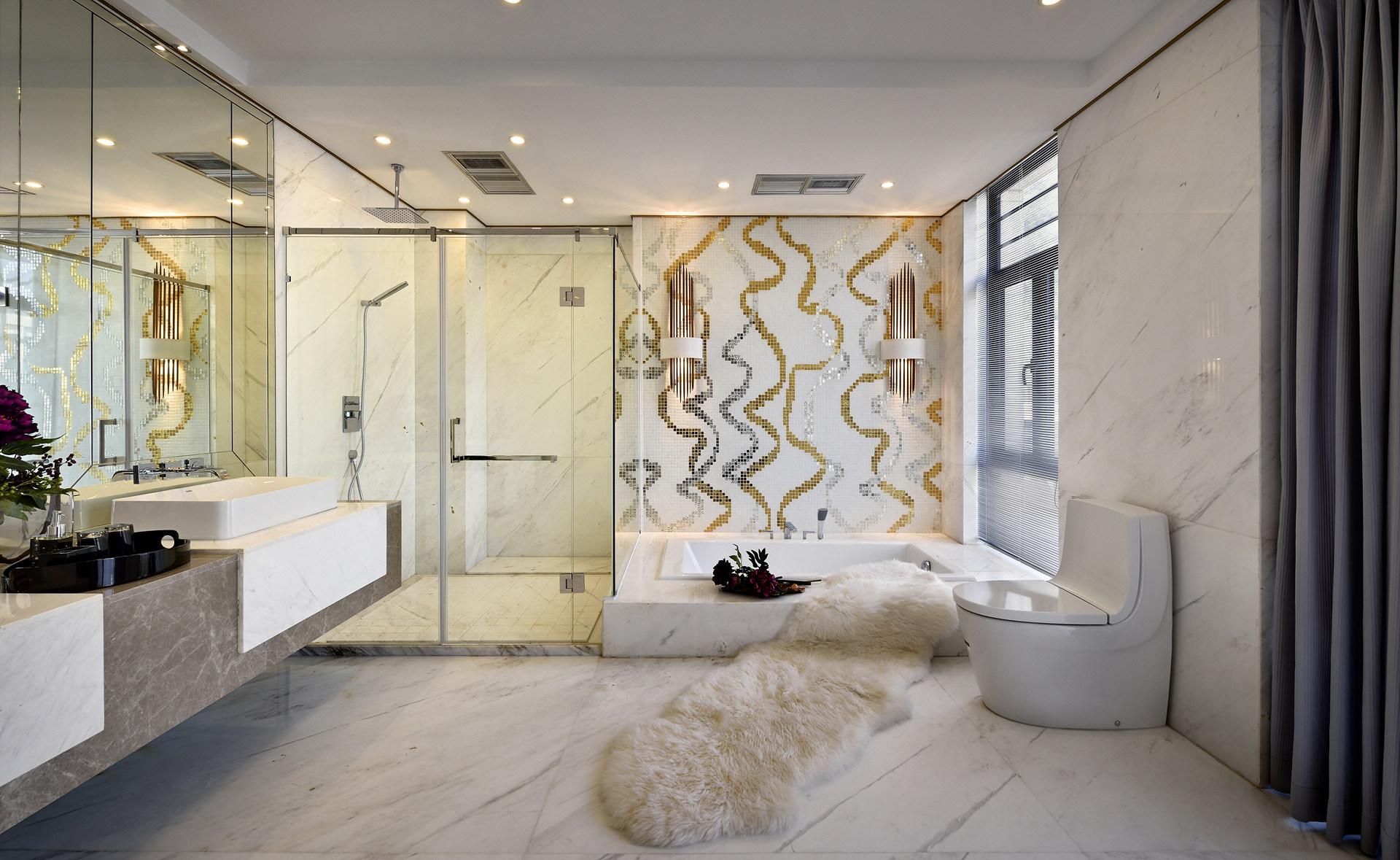卫生间设计时尚优雅，现代材质互相搭配，让空间显得非常的有质感。